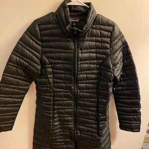 Patagonia light weight black down jacket EUC